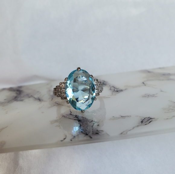 New Elegant Aquamarine Ring - Picture 3 of 9